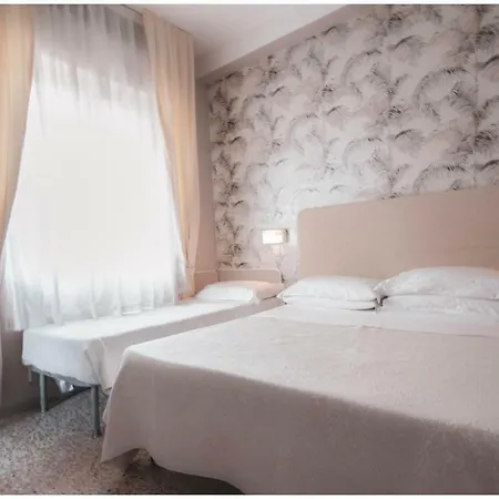 Hotel Gatto Bianco Maarea 3*